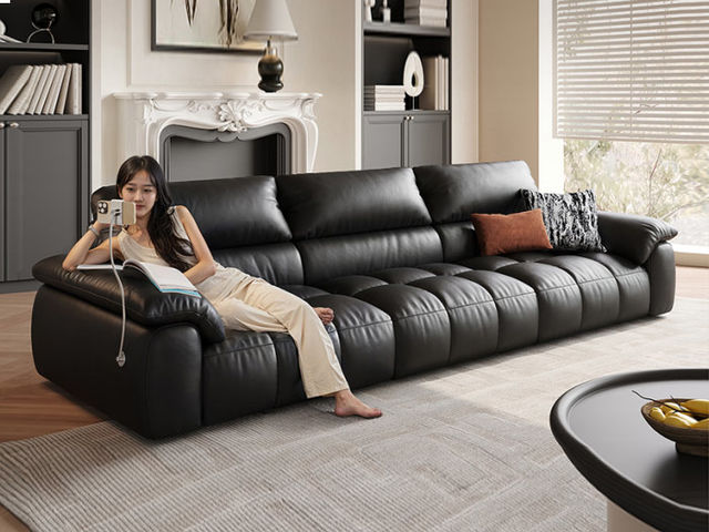 维利品尚 现代简约 接触面原生头层牛皮+靠包：紫罗兰海绵+高回弹海绵+座包:超柔丝绵+太空硅胶棉+恒感焕彩记忆棉+高回弹竹炭海绵+松木内架+航空级绷带+3.8mm电镀锰钢弹簧+防潮底布+360度旋转调节手机支架 3.4米沙发